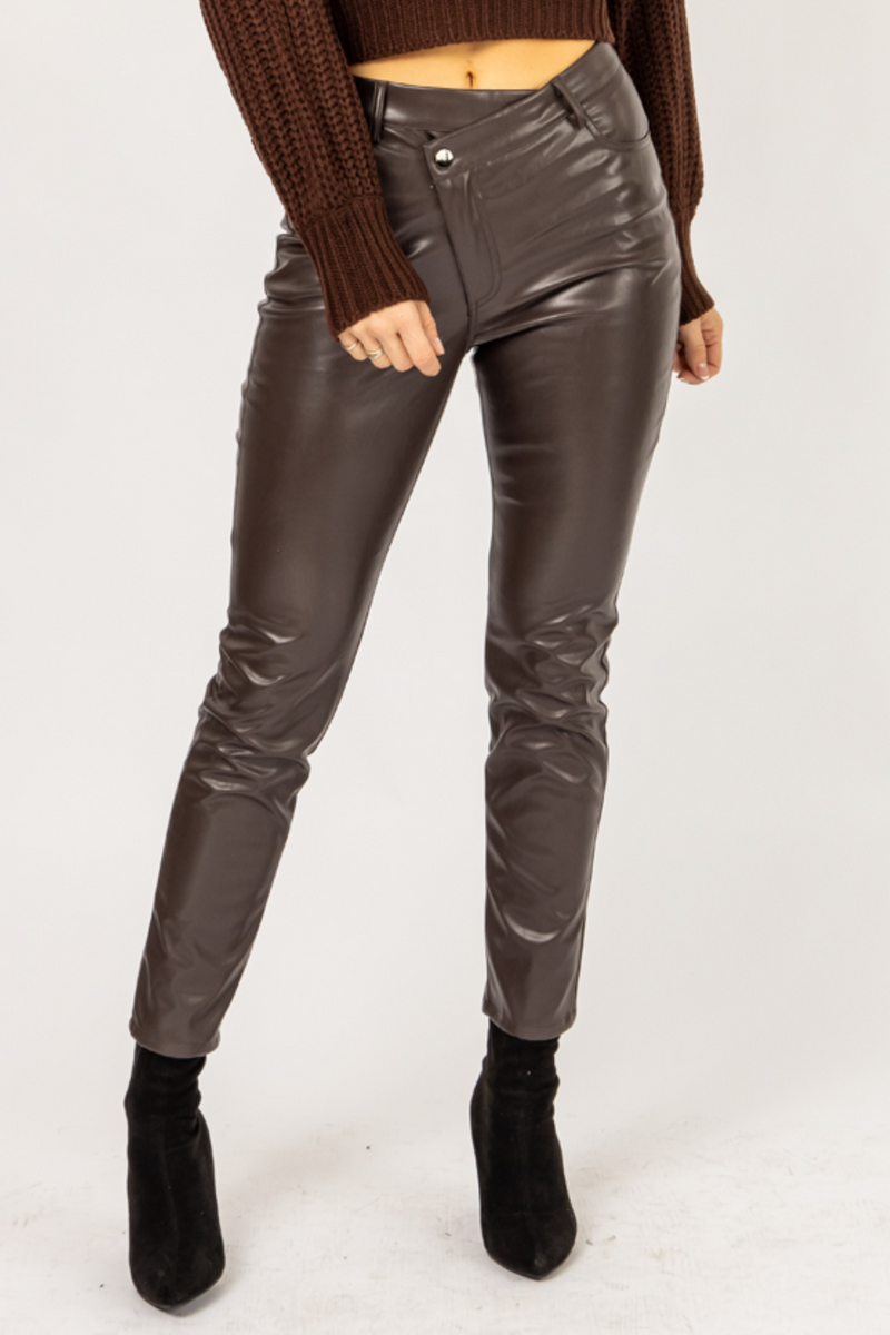 Slim fit: faux leather trousers - dark brown