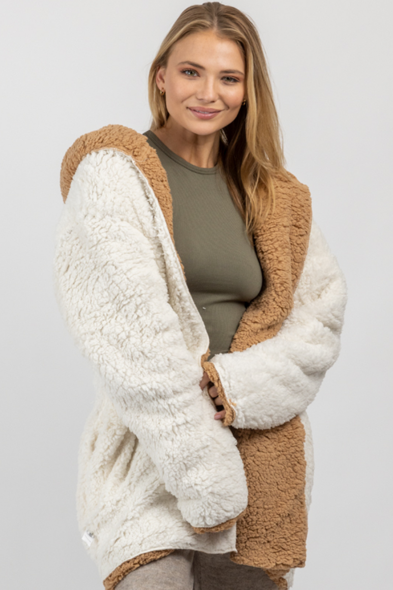 FIRESIDE REVERSIBLE HOODED SHERPA JACKET BACK IN STOCK L ABEYE