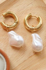 OCEANA GOLD PEARL EARRING *BACK IN STOCK*