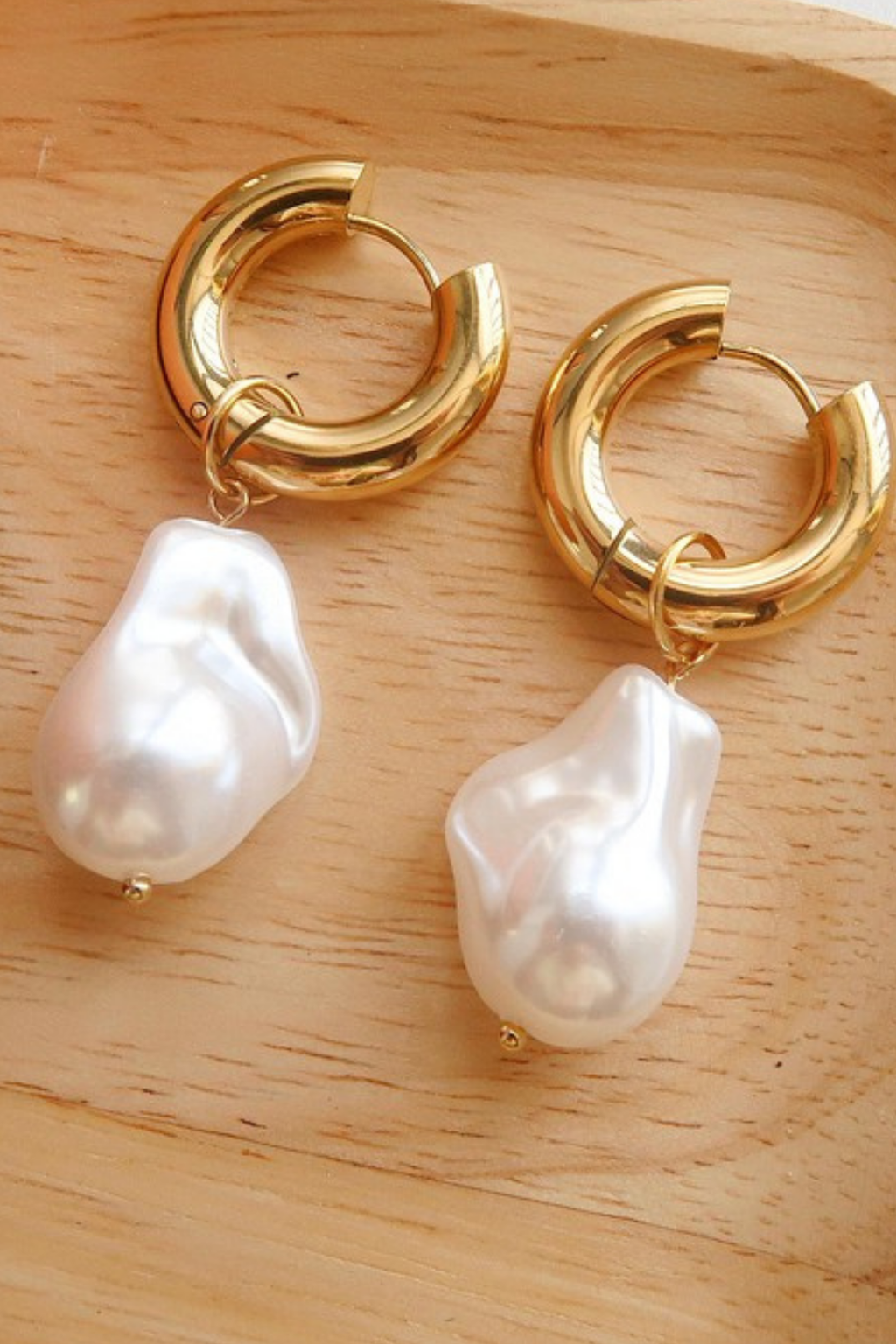 OCEANA GOLD PEARL EARRING *BACK IN STOCK*