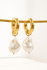 OCEANA GOLD PEARL EARRING *BACK IN STOCK*