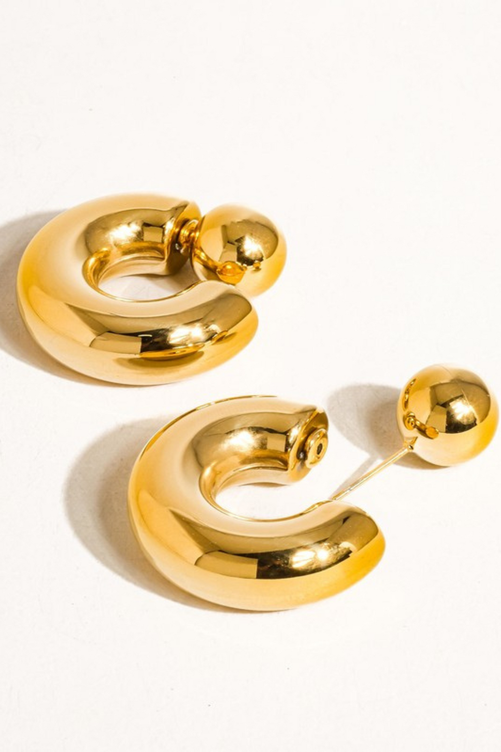 FERNANDA GOLD HOOP EARRING