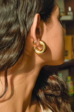 FERNANDA GOLD HOOP EARRING