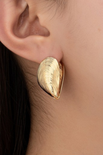 GOLDEN CLAM EARRINGS