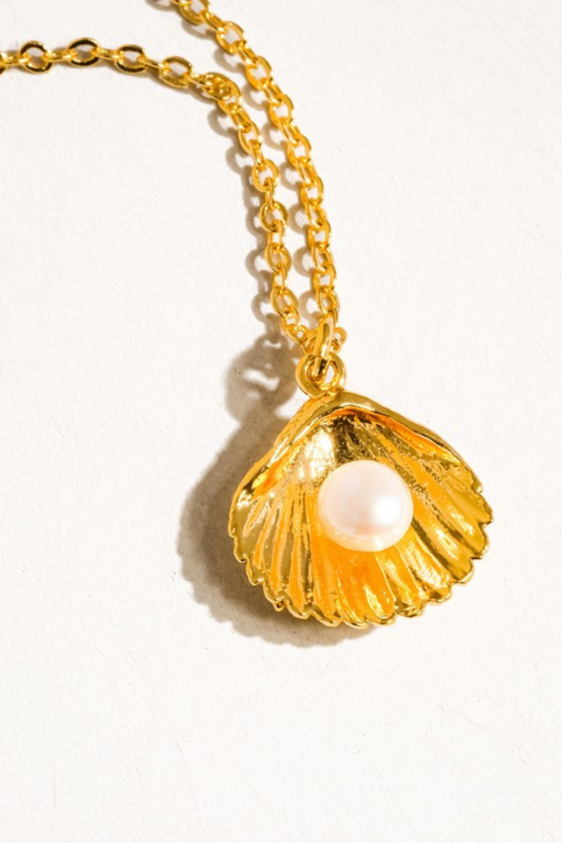 DAPHNE PEARL SHELL NECKLACE