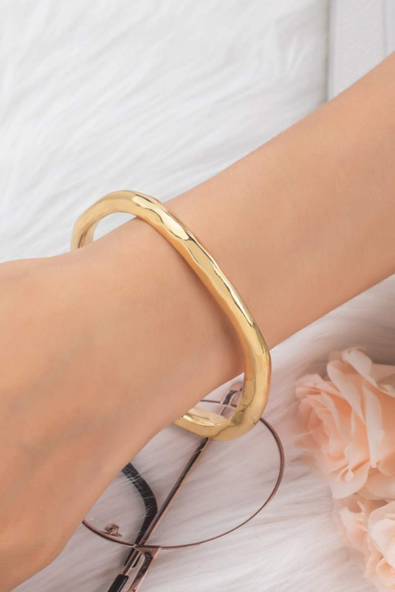 HAMMERED GOLD BANGLE BRACELET