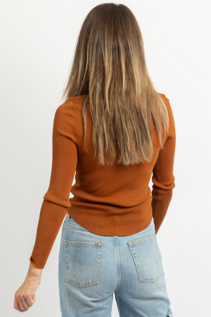 IN ROTATION TOFFEE LONG SLEEVE TOP