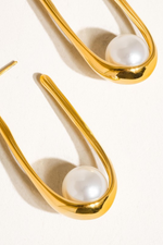 LOHAN PEARL HOOP EARRING