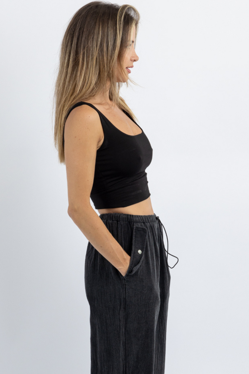 GO-TO BLACK SEAMLESS CROP TOP *BACK IN STOCK*