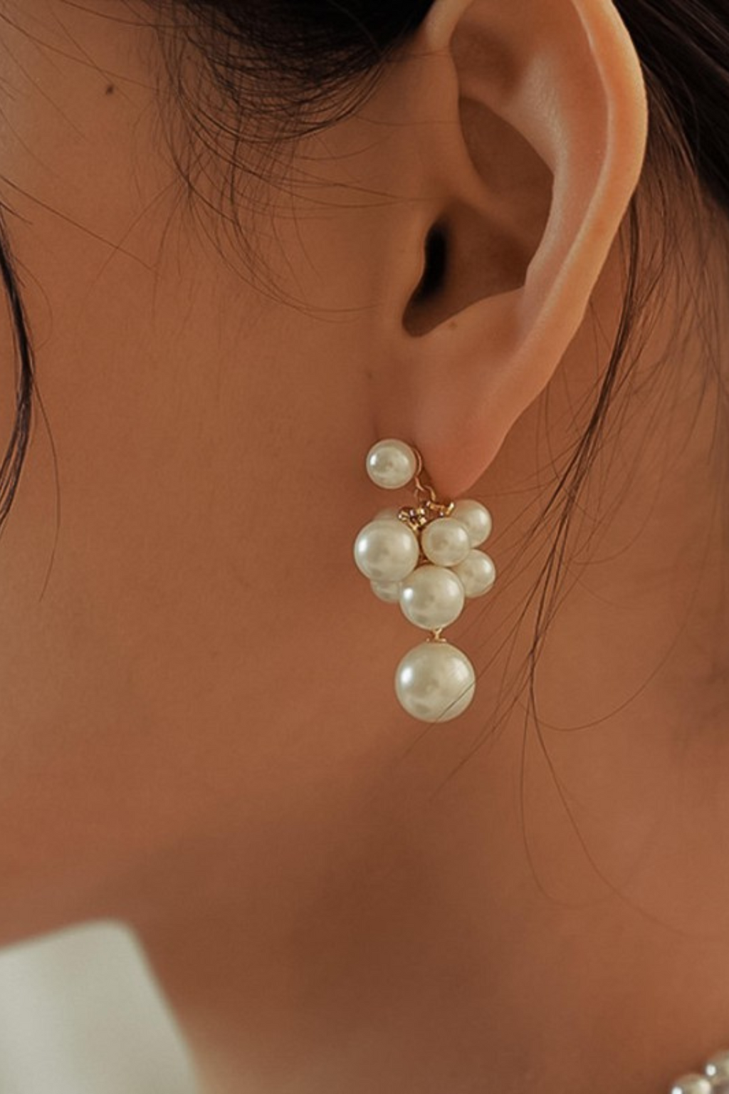 LOU PEARL DROP EARRING