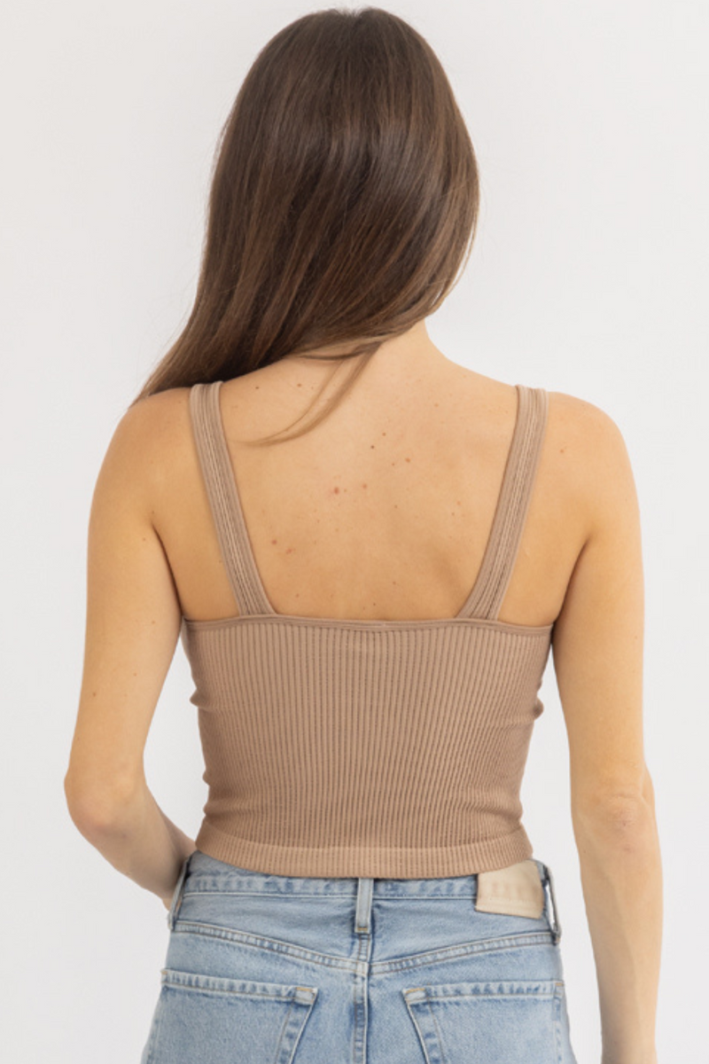 MEDIUM NUDE V-RIBBED SLEEVELESS CROP