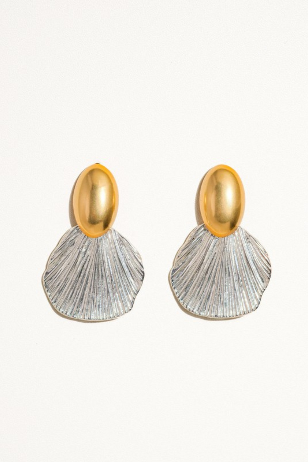 GISELLE SILVER SHELL EARRING