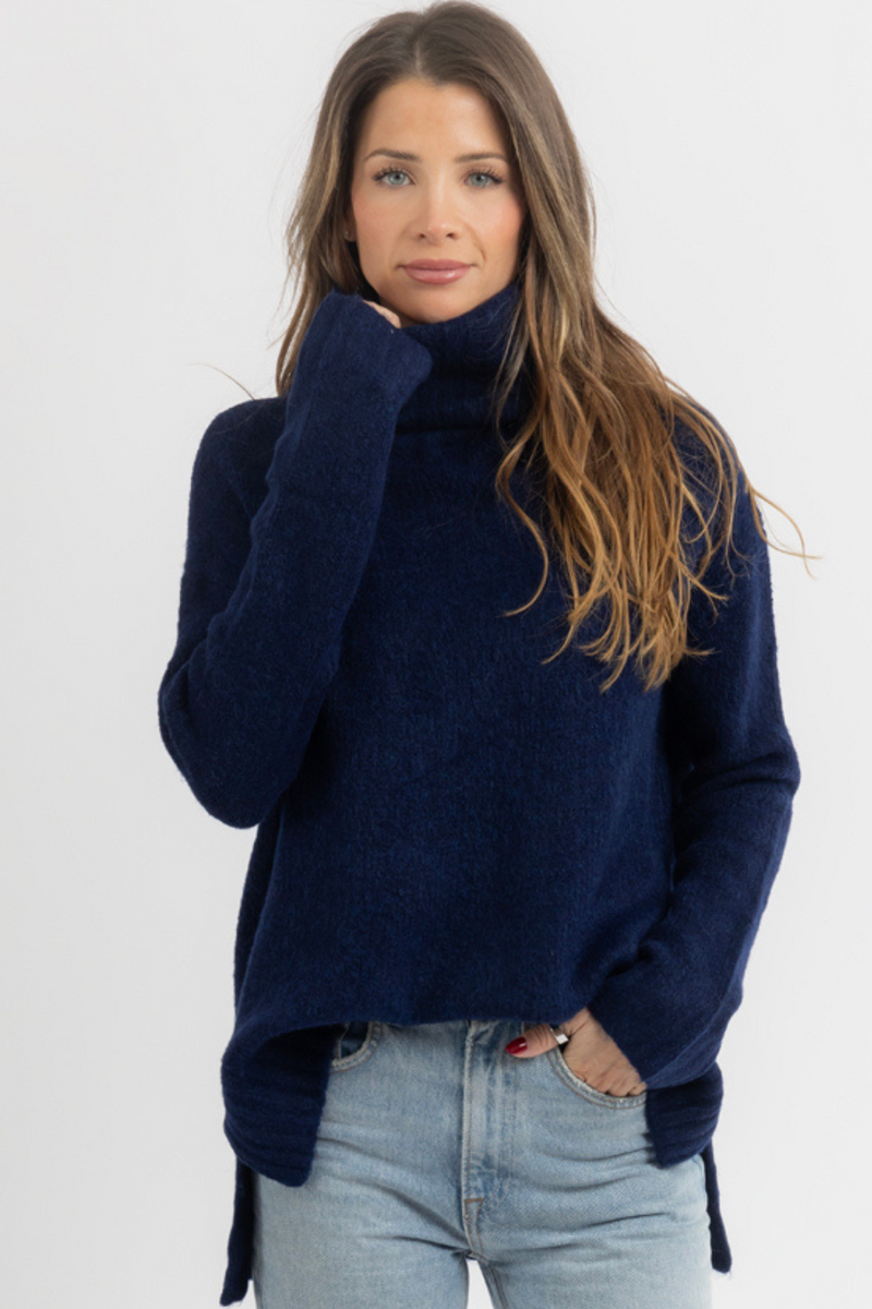 BELLA NAVY RELAXED SWEATER