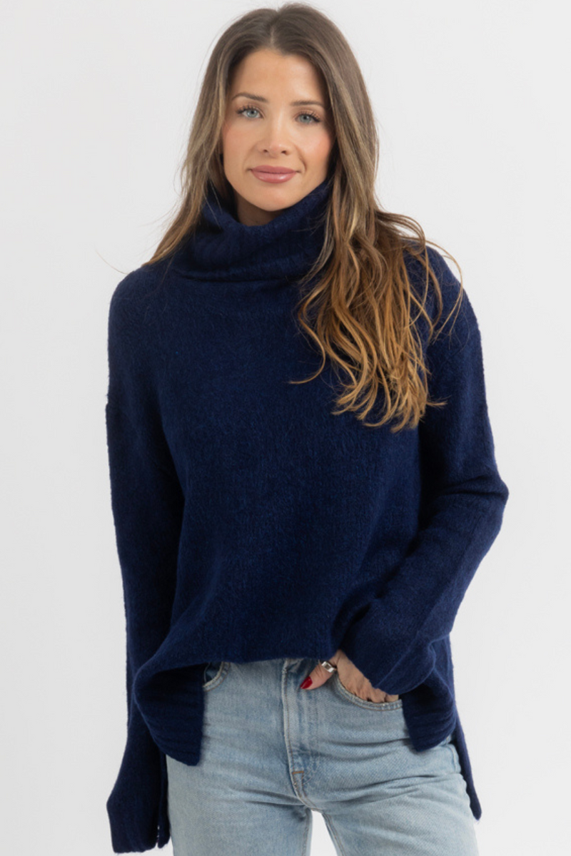 BELLA NAVY RELAXED SWEATER