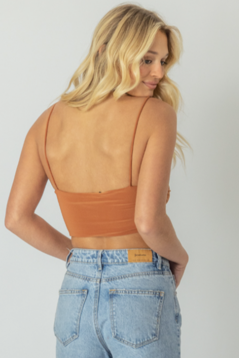 RUST TWIST FRONT CROPPED CAMI